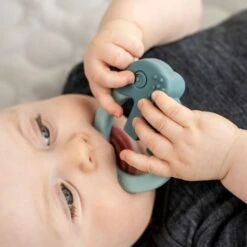 Done By Deer Friends Bijtring Green / Blue 2 Stuks -Winkel Voor Babyproducten 5712643028550 4019102 3 a685