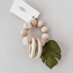 BEZISA Leaves Rammelaar Pistache Green -Winkel Voor Babyproducten 8720618125354 2 e6b6