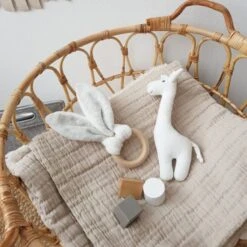 BamBam Sustainable Giraffe Rammelaar -Winkel Voor Babyproducten bambam sustainable giraffe rammelaar 4 b760