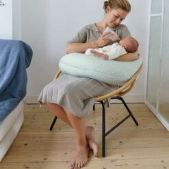 Doomoo Buddy Cloudy Voedingskussen Kaki -Winkel Voor Babyproducten doomoo lifestyle buddy b60 cloudykaki dsc05866 fae5