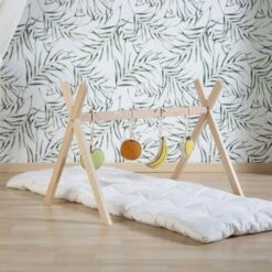 Childhome Tipi Moses Mand Staander / Babygym Naturel -Winkel Voor Babyproducten moodshots tipmbsn gymfrtoys ccpmlow mood 2 9438