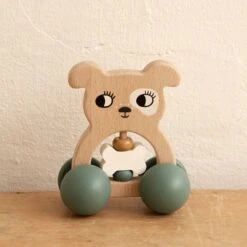 Roommate Dog Houten Rammelaar -Winkel Voor Babyproducten roommate dog houten rammelaar 4 0668